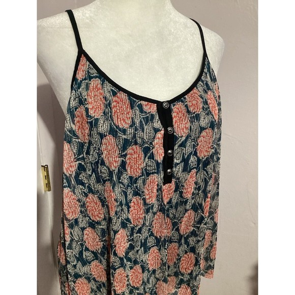 Maeve Tati Textured Shimmer Floral Metallic Crinkle SleevelessTank Top - Picture 3 of 6